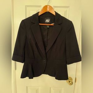 White House Black Market cropped black women’s blazer size 8